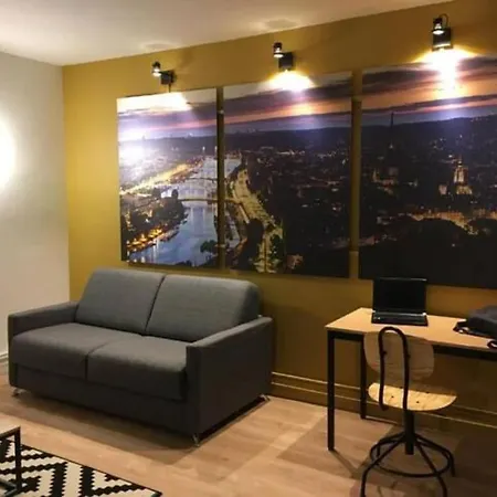 La Cathedrale - Vue Sur Seine *