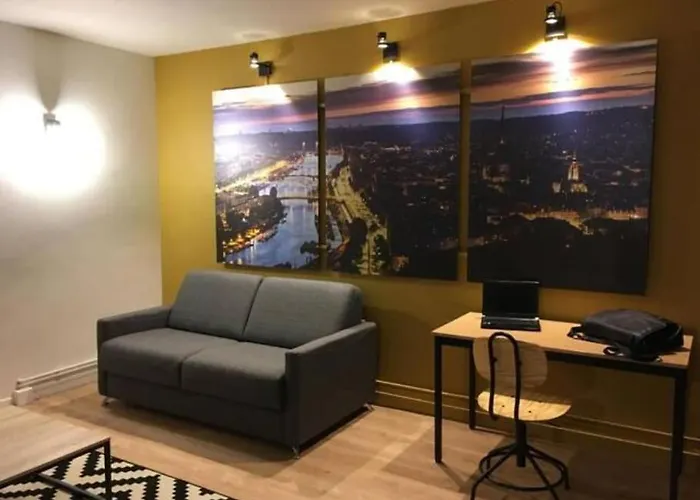 La Cathedrale - Vue Sur Seine *