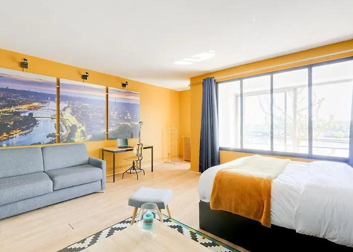 La Cathedrale - Vue Sur Seine *